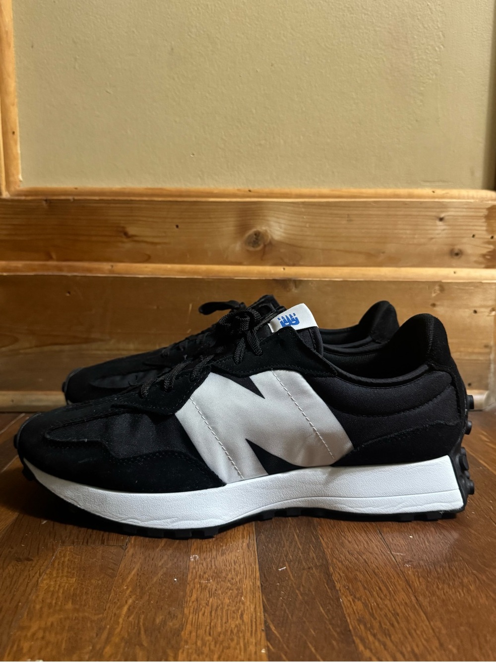 Mens black new balance 327 sneaker size 12